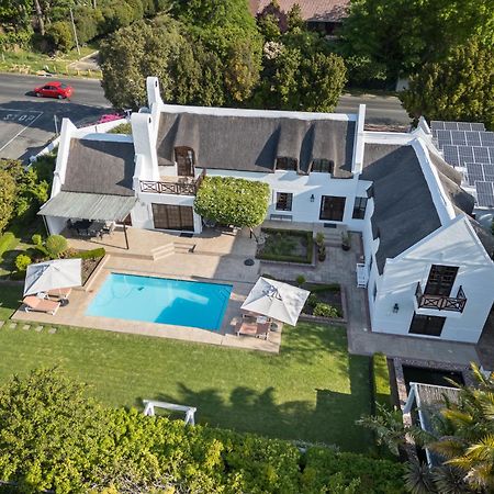 Die Rietdak - Reetdachhaus Mit Vier Schlafzimmern Cidade Do Cabo Exterior foto