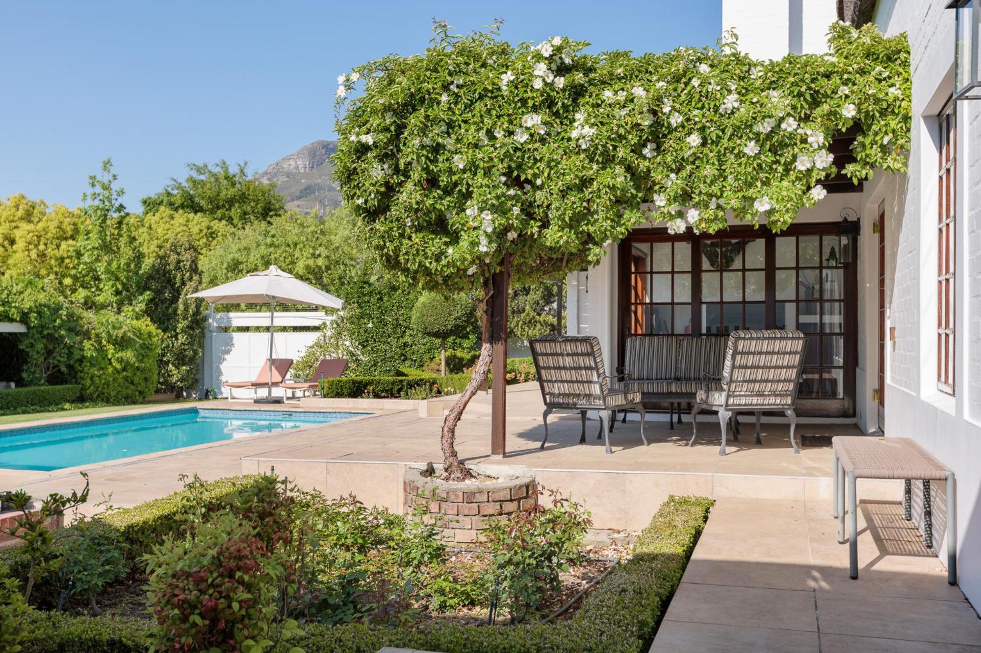 Die Rietdak - Reetdachhaus Mit Vier Schlafzimmern Cidade Do Cabo Exterior foto