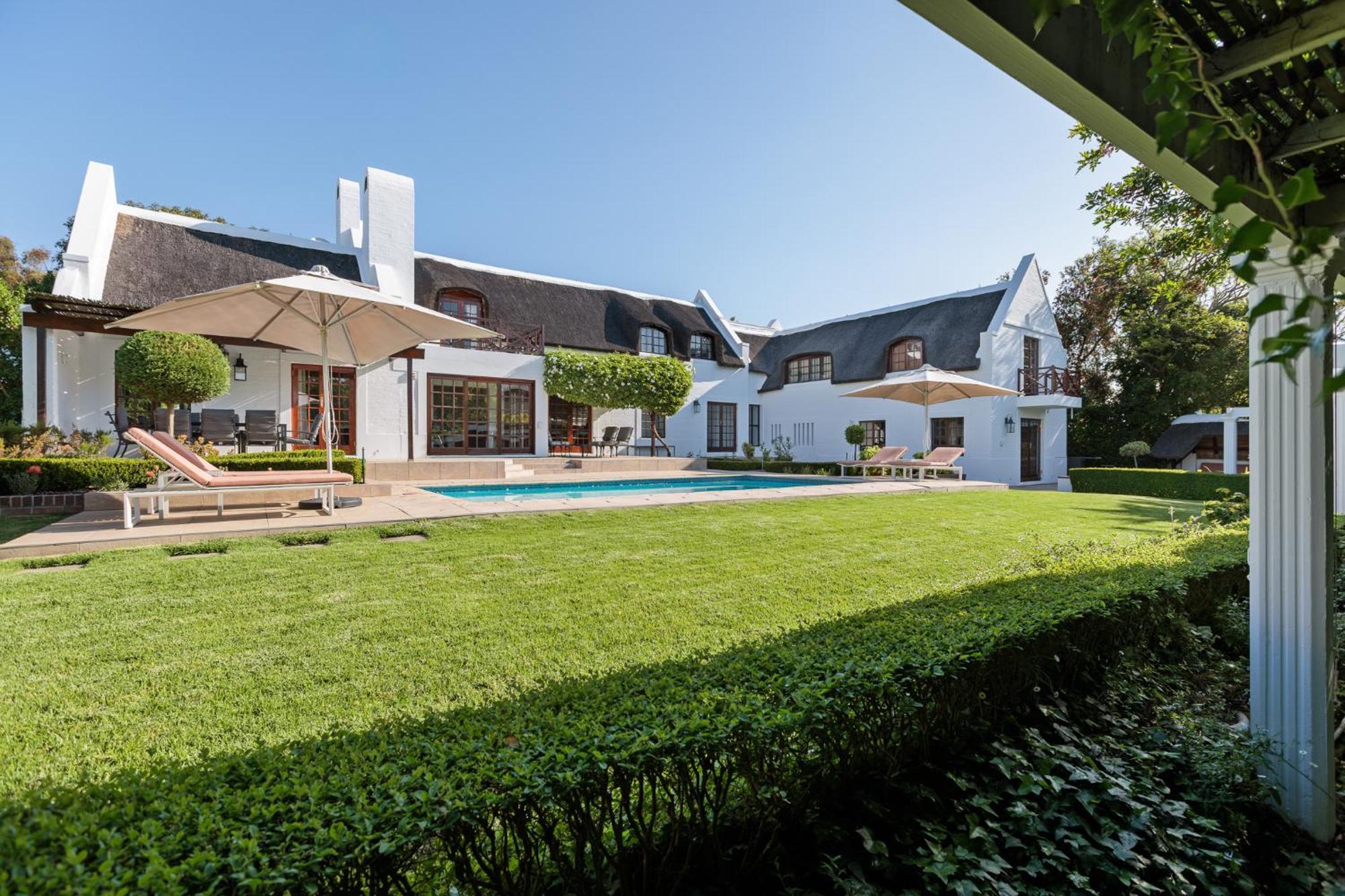 Die Rietdak - Reetdachhaus Mit Vier Schlafzimmern Cidade Do Cabo Exterior foto