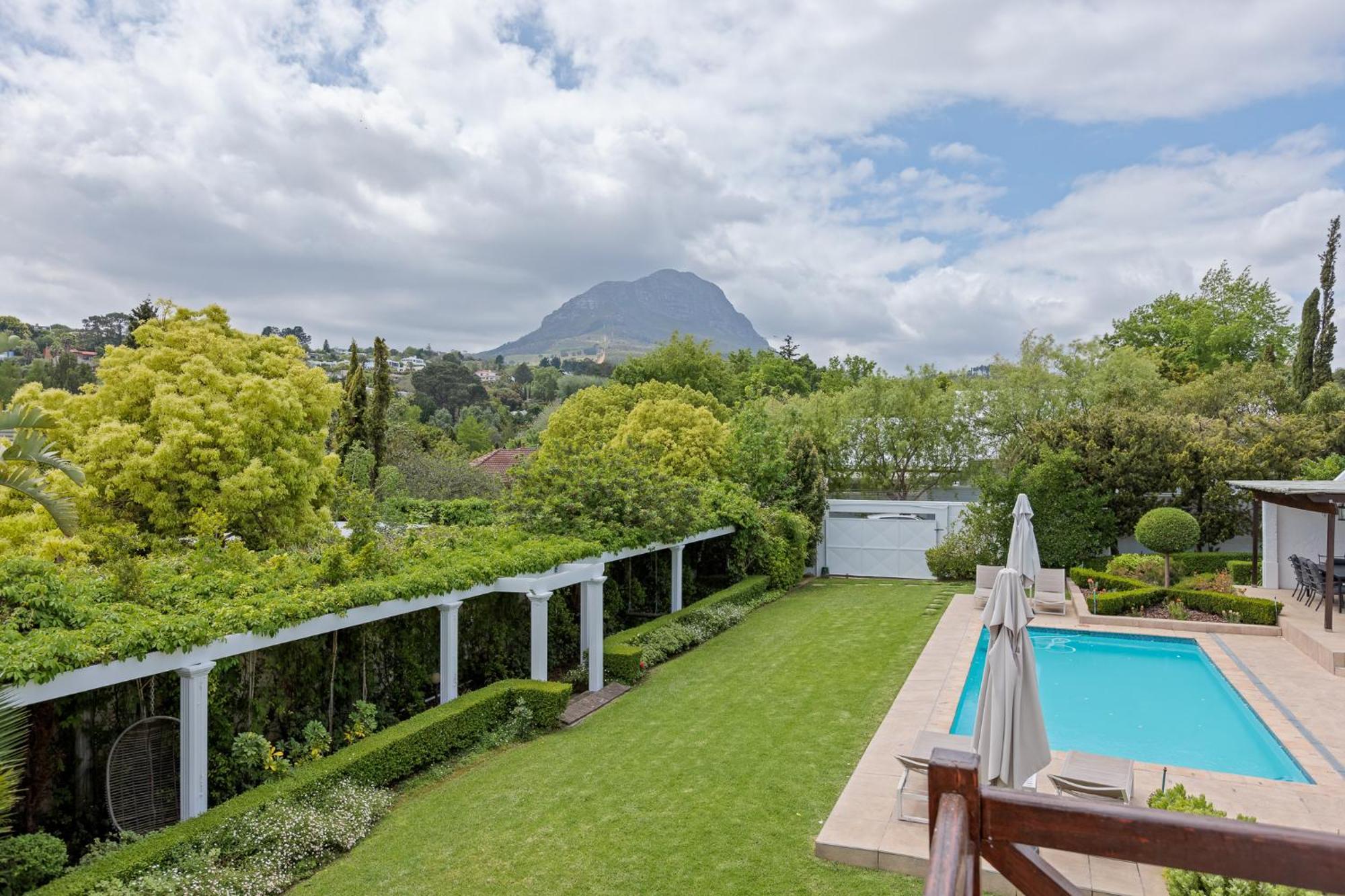 Die Rietdak - Reetdachhaus Mit Vier Schlafzimmern Cidade Do Cabo Exterior foto