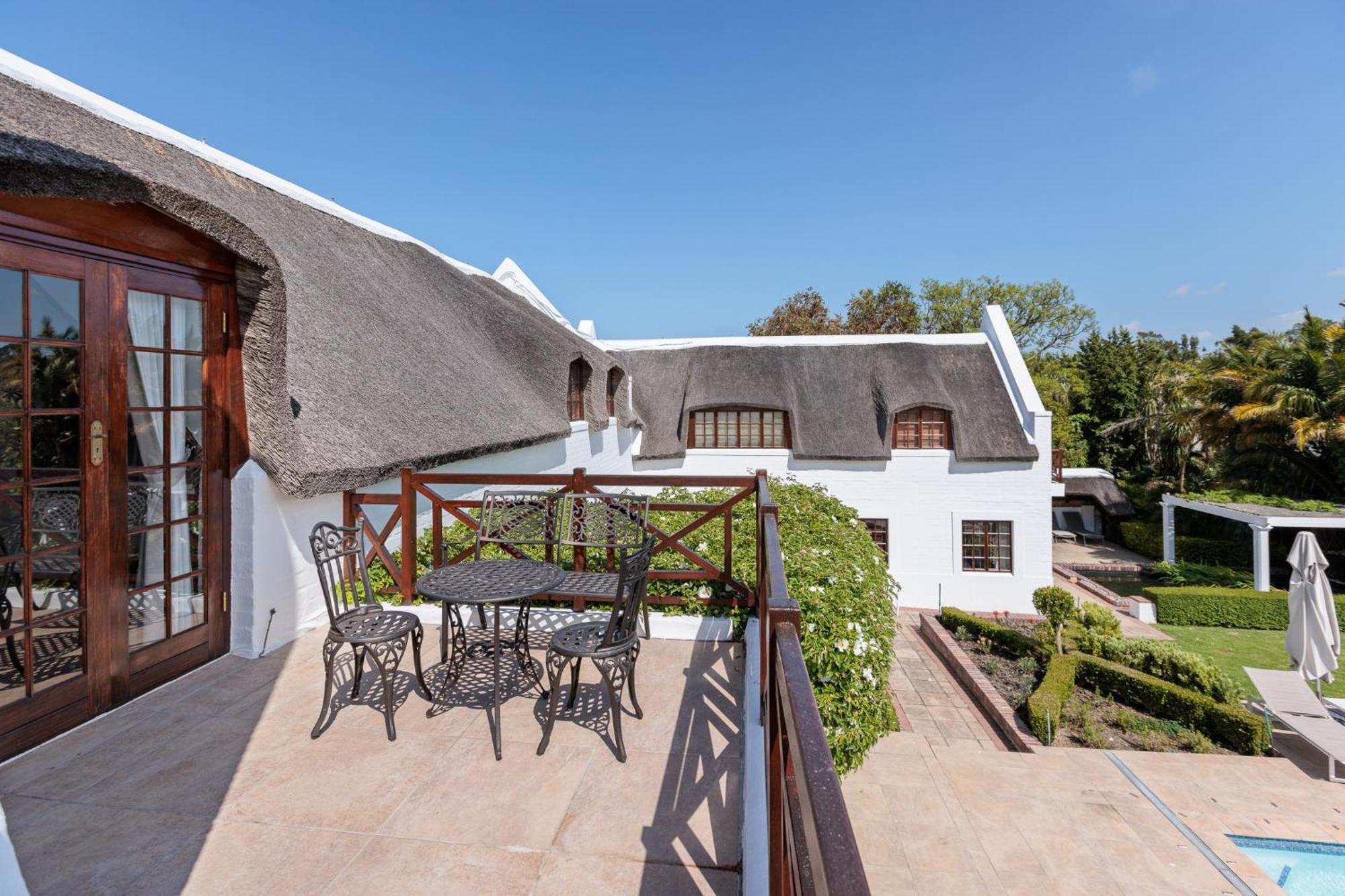 Die Rietdak - Reetdachhaus Mit Vier Schlafzimmern Cidade Do Cabo Exterior foto