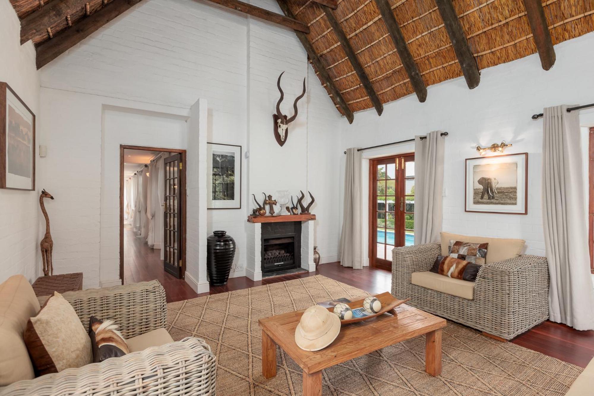 Die Rietdak - Reetdachhaus Mit Vier Schlafzimmern Cidade Do Cabo Exterior foto